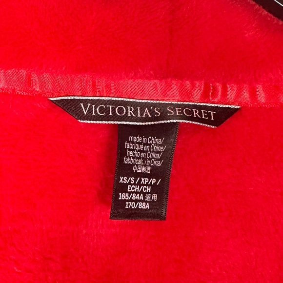 Victoria’s Secret Plush Red Robe & Slippers Set bundle - Picture 4 of 10